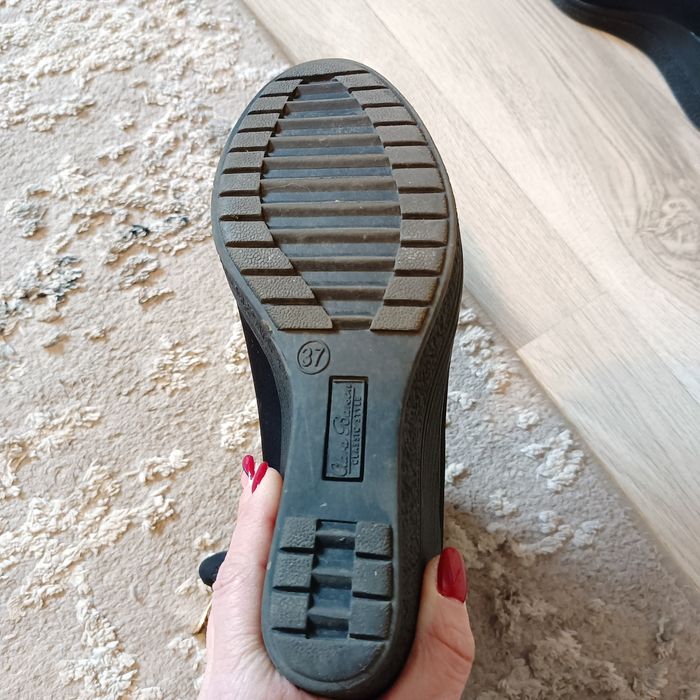 Czarne botki-koturna