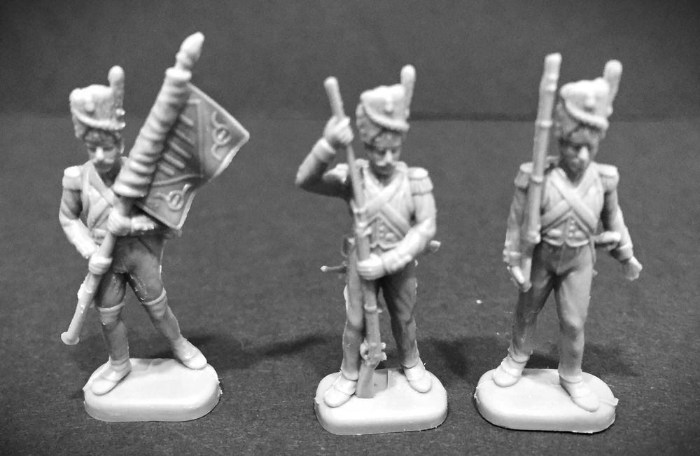 15 Soldados antigos em plástico