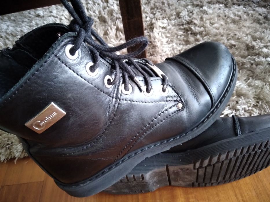 Botas em pele pretas