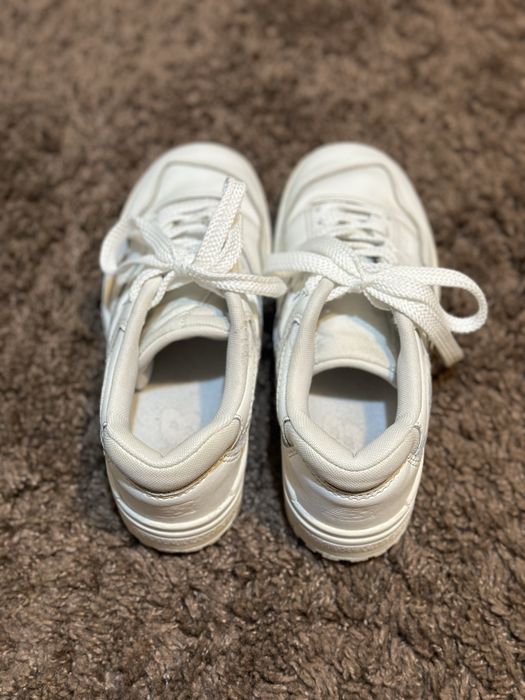 Оригінальні білі  шкіряні дитячі кросівки new balance 34.5/35 розмір (22см) б/в