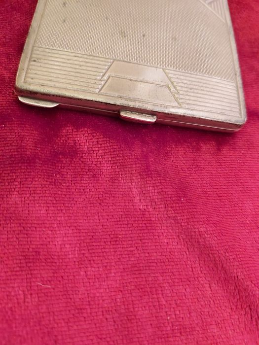 Przedwojenna srebrna puderniczka