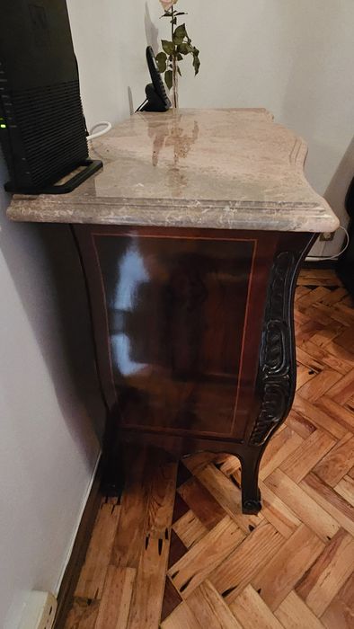 Cómoda Dona Maria Barriga em Mogno