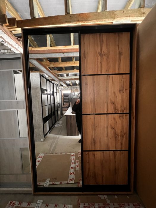 В продаже шкафы купе