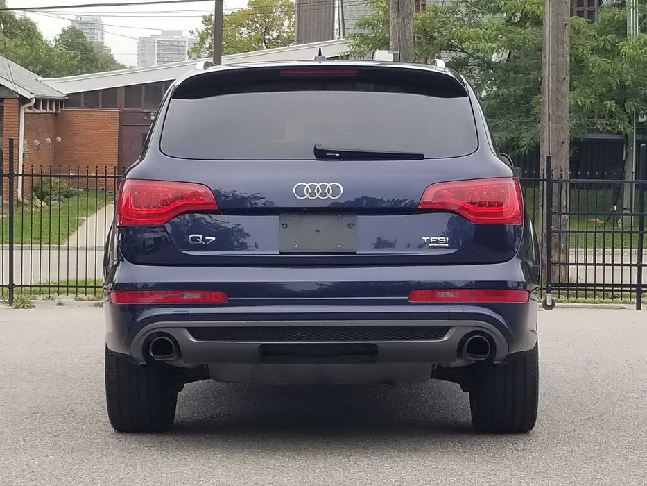 Audi Q7      2015