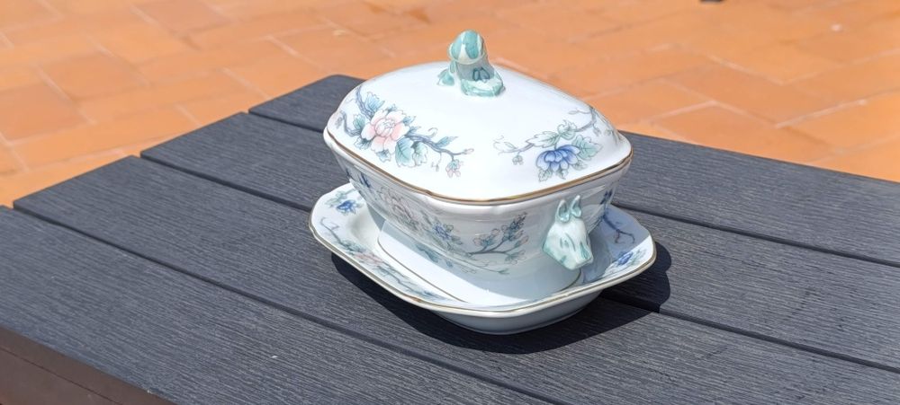 Terrina com Tampa e Travessa - Porcelana Vista Alegre