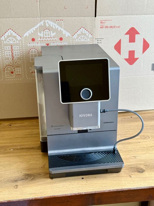 2300 порцій Кавомашина NIVONA CafeRomatica NICR 970  є молочник