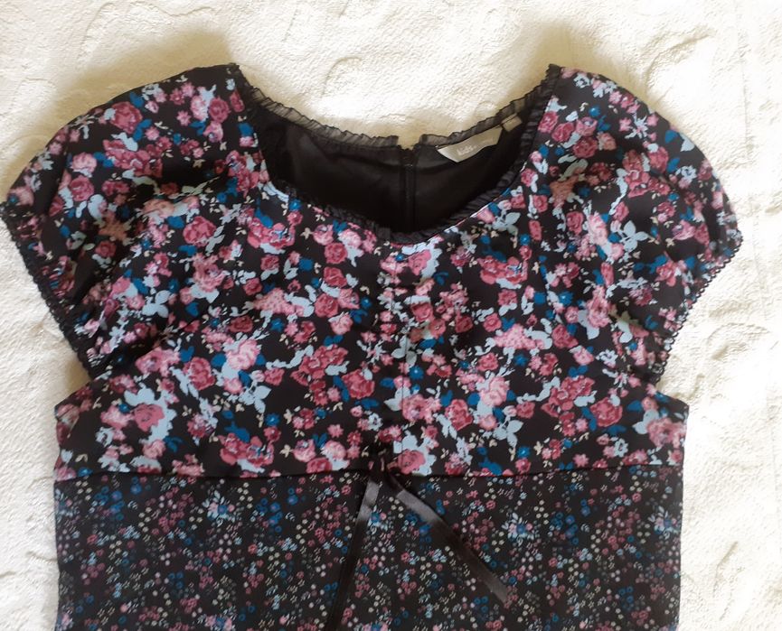 Sukienka w kwiatki, rozmiar 146