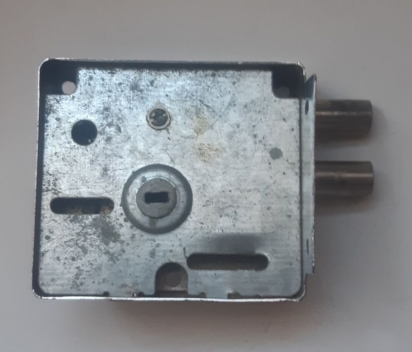 Дверной замок    .