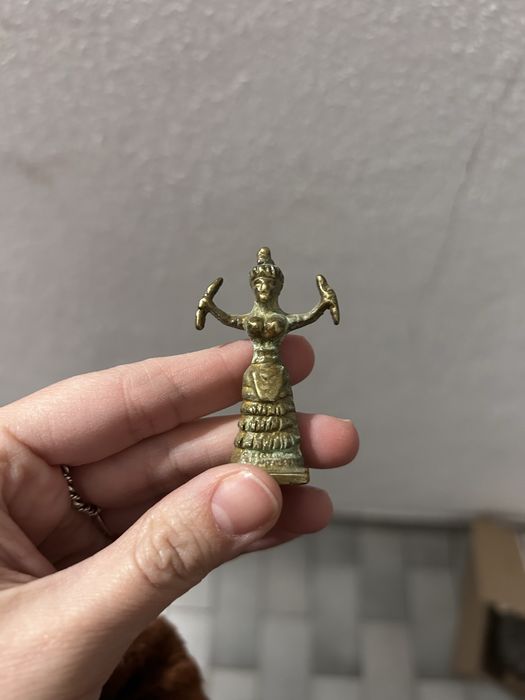 Estatueta da Deusa das Serpentes minoica