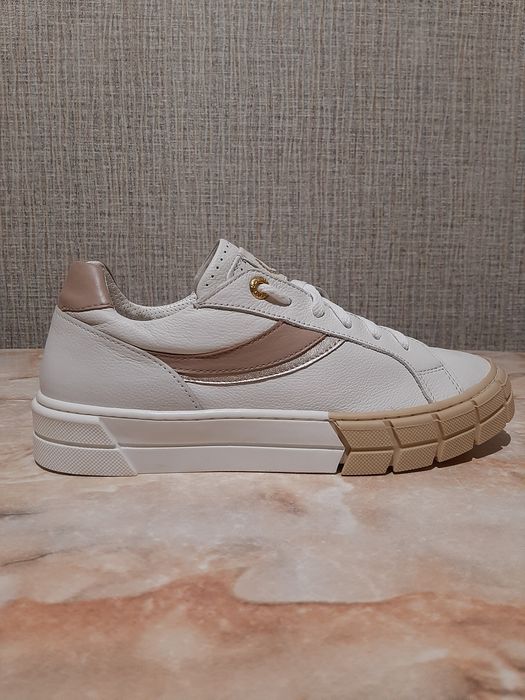 Кроссовки женские  Bugatti