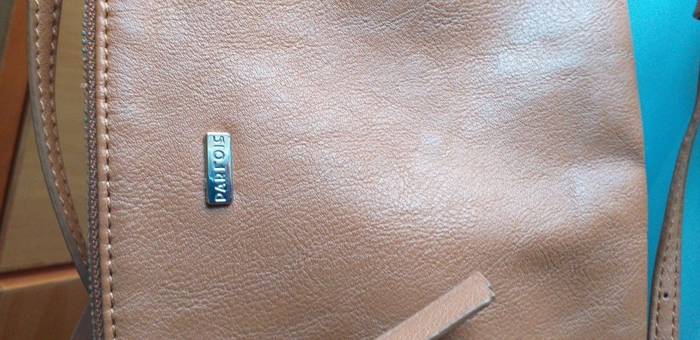 Mala castanha Parfois + Mala preta Mango + Mala camel Parfois