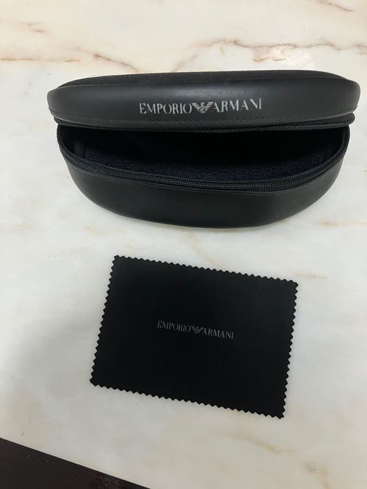 Bolsa e pano de limpeza negros Emporio Armani Novos