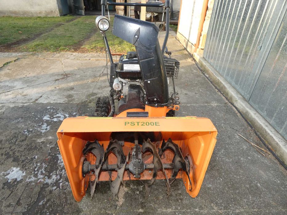 odśnieżarkę firmy PEZAL GARDEN LINE  PST 200E