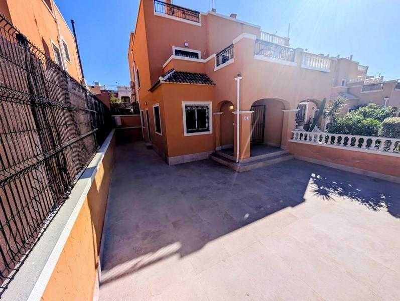 Dom szeregowy 3 sypialnie, solarium, 2 baseny – Orihuela Costa