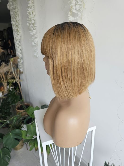 Peruka z włosów naturalnych Erin karmelowa z grzywką