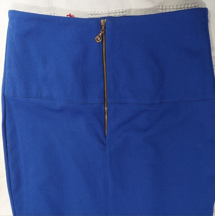 Синяя юбка карандаш.