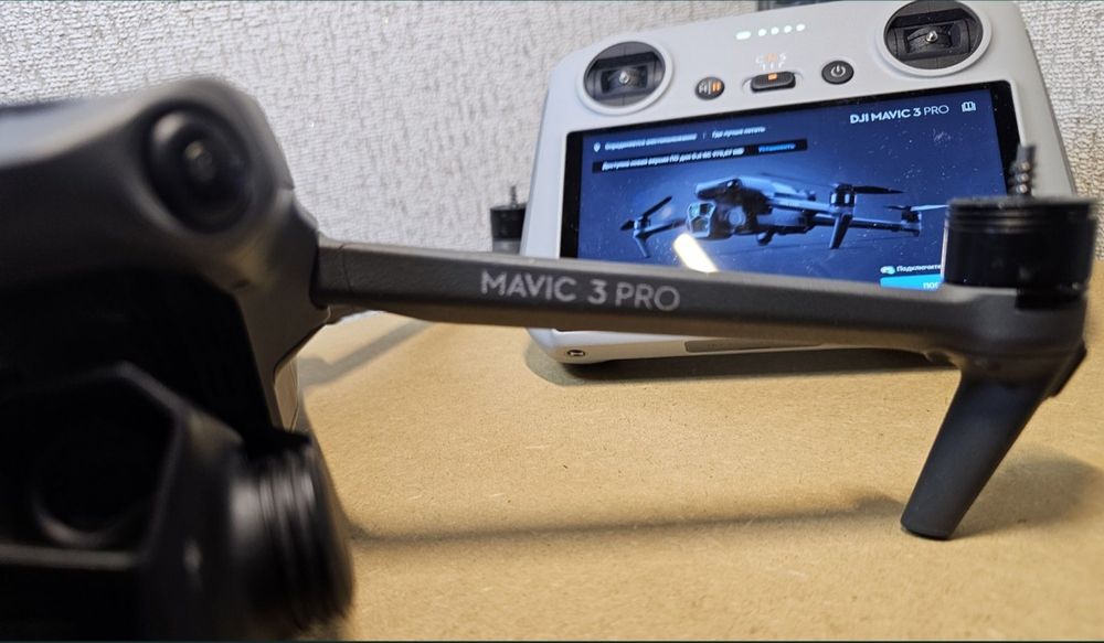 Квадрокоптер, дрон DJI Mavic 3 Pro + АКБ + пульт (без налета)
