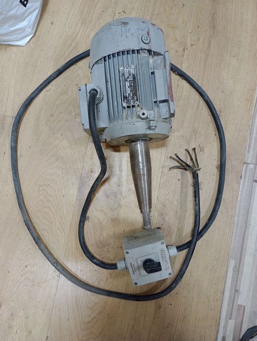 Trujfazowy silnik elektryczny