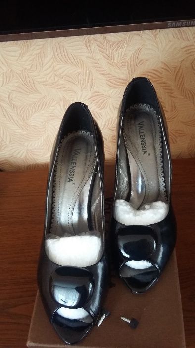 Туфли лаковые черные, р.40