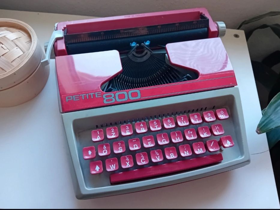 Petite 800 máquina de escrever