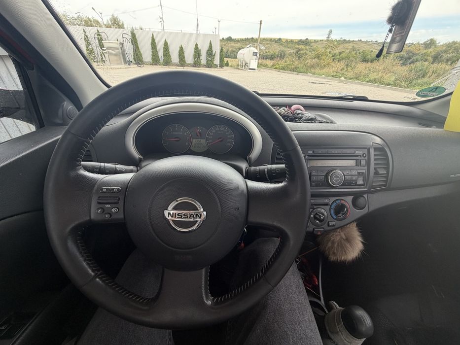 автомобіль Nissan Micra