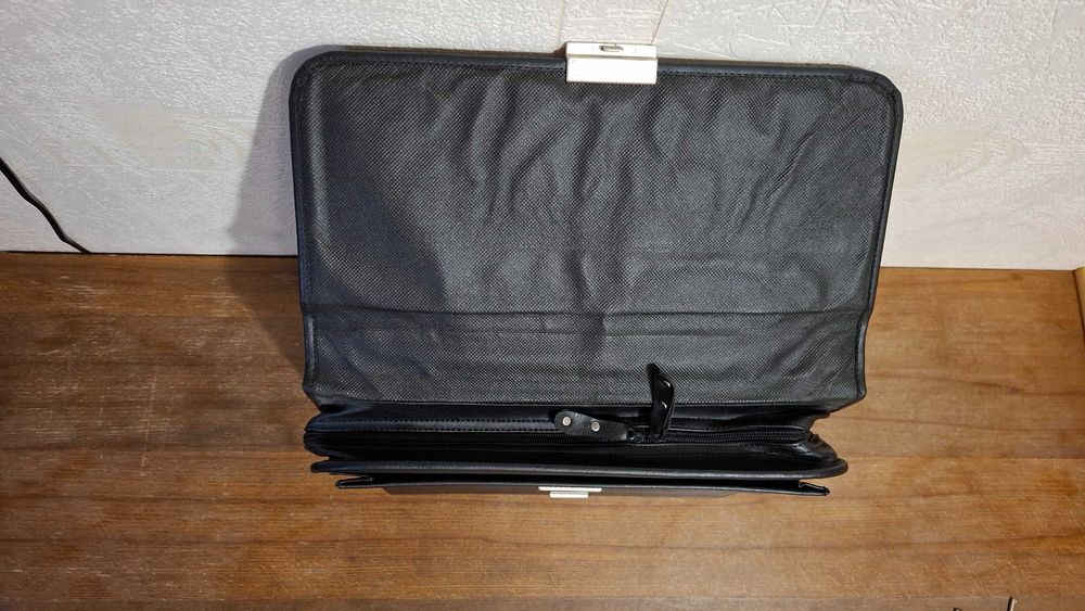 Шкіряний портфель-папка чоловічий