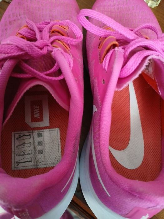 Оригінальні кросівкиNike ( є ньюанс)