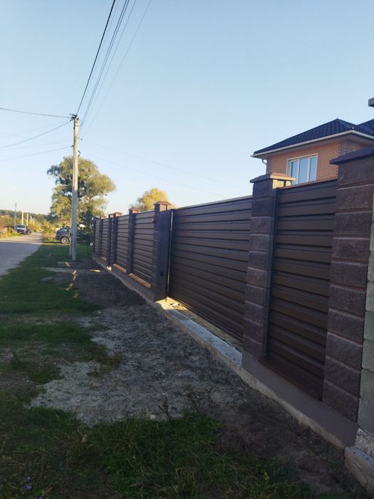Паркани забори з профнастилу під ключ ворота відкатні ворота розпашні