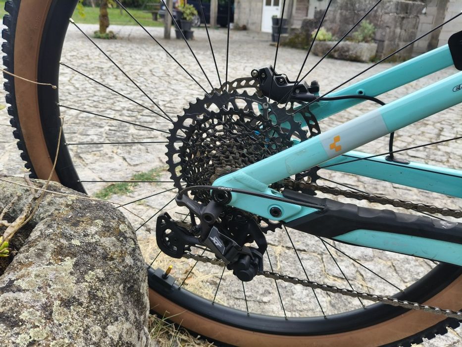 Cube stereo Race 750w