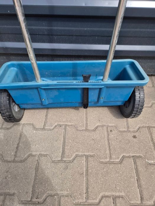 Siewnik rozsiewacz trawy