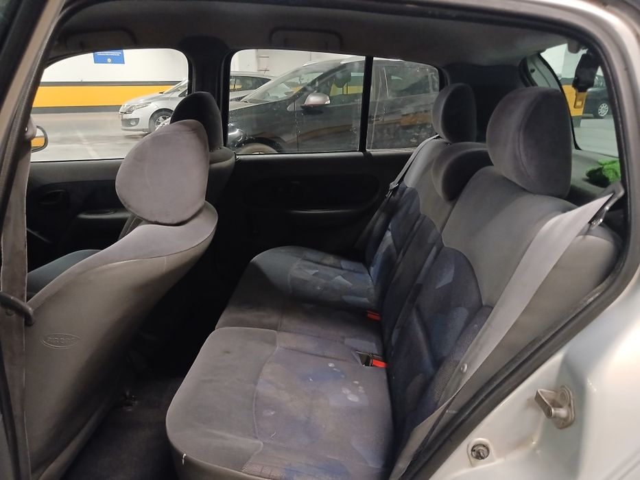 Renault clio 1.2 ano 1999