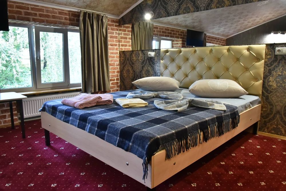 Готель Унєніж м Ніжин, вул.Богдана Хмельницького, 37