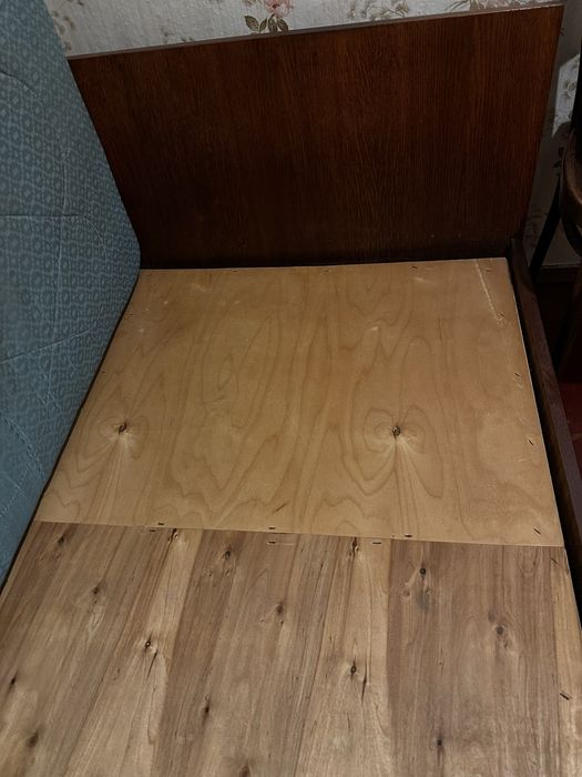 Диван під реставрацію / Ліжко односпальне