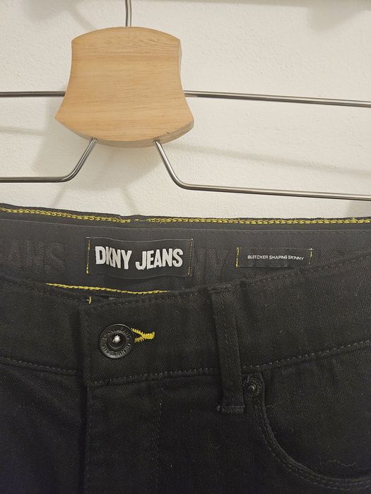 Jeansy DKNY Jeans