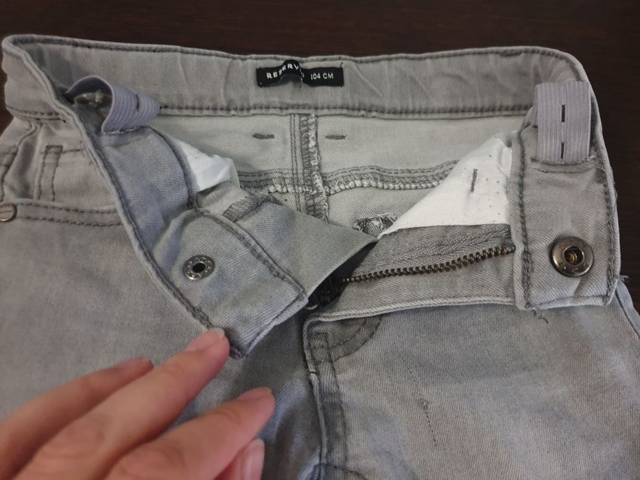 Spodnie Reserved slim fit 104