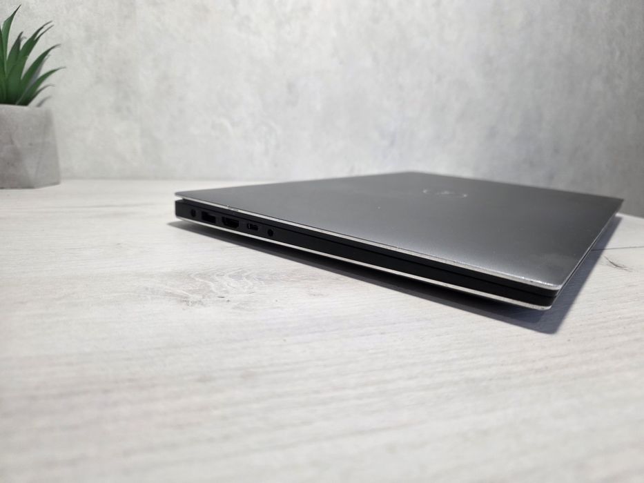 Потужний Тонкий Dell Precision 5540 15,6"  i5-9400H 8/256GB FullHd IPS