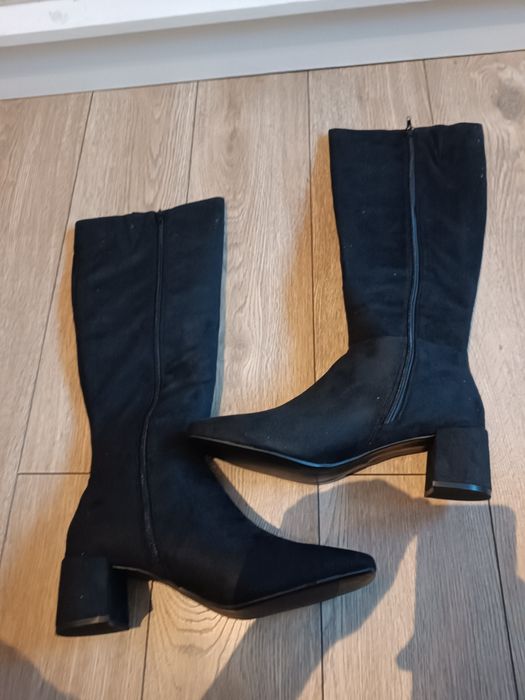 Czarne kozaki na obcasie