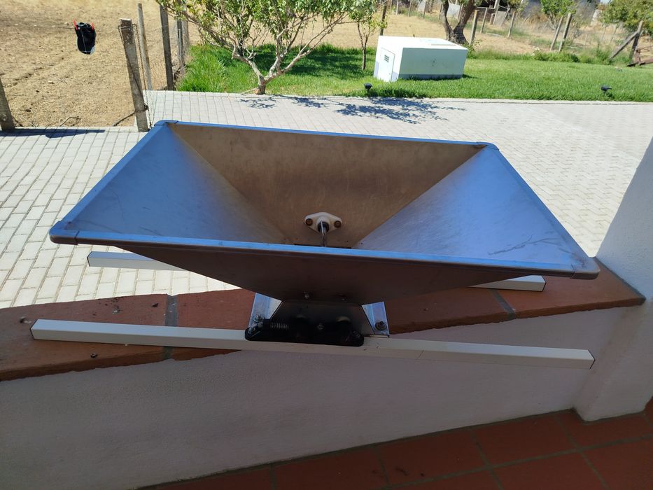 Máquina manual para esmagar uvas