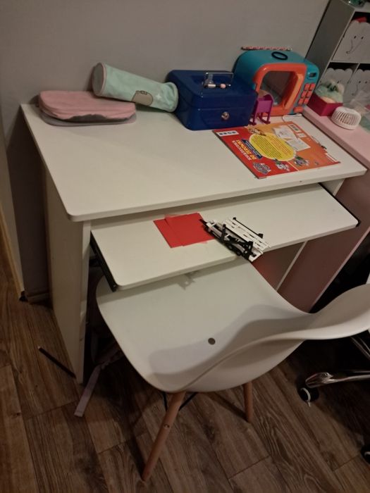 Biurko z krzesełkiem