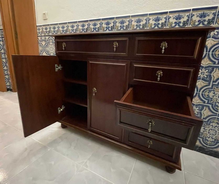 Sapateira de madeira para corredor