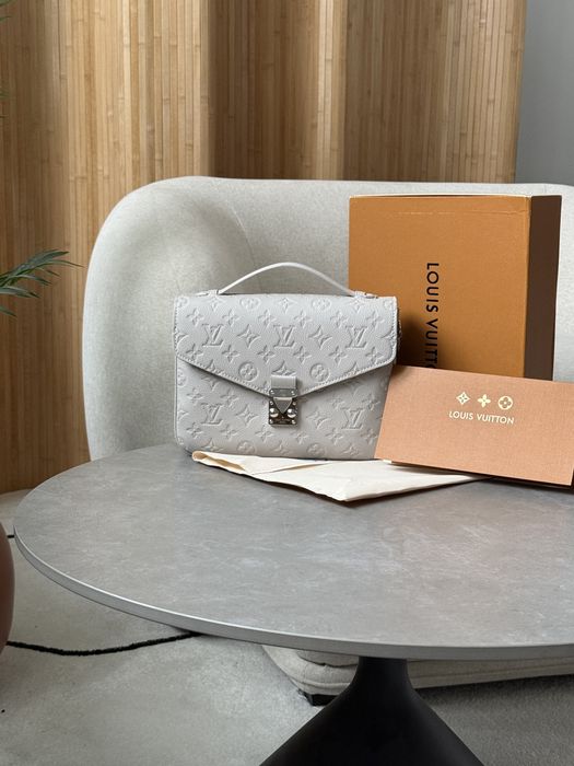 Torebka Louis Vuitton pochette metis empreinte brume