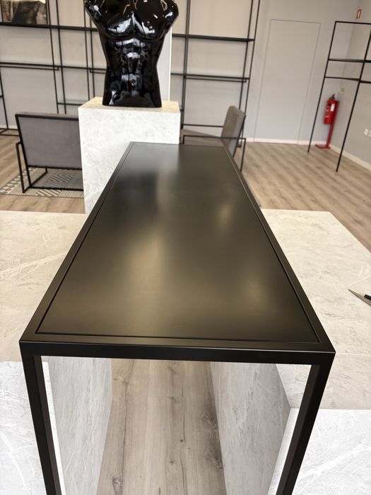 Mesa expositora de centro