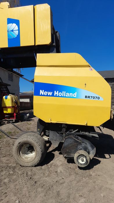 Prasa New Holland BR7070