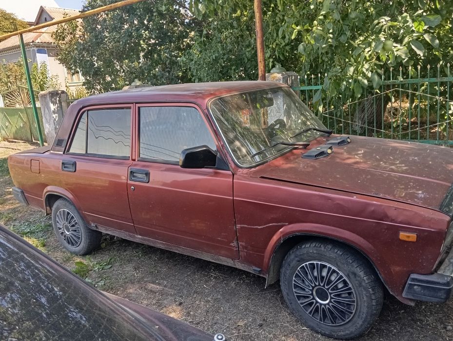 Автомобиль ваз 2107