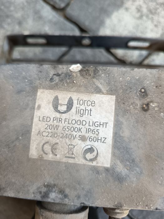 Halogen LED z czujnikiem ruchu