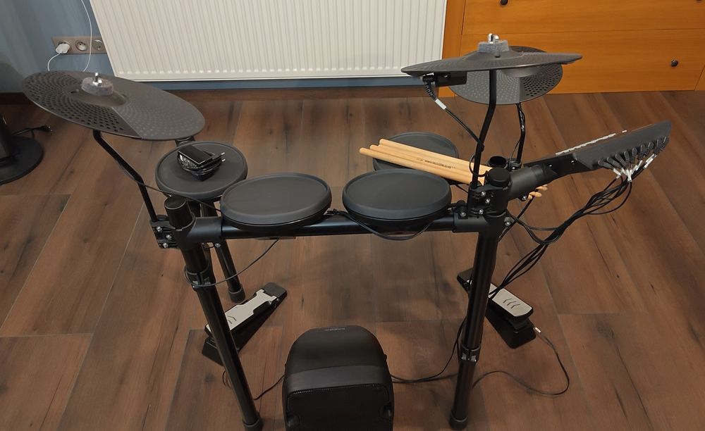 Perkusja elektroniczna Yamaha DTX402K + głośnik aktywny