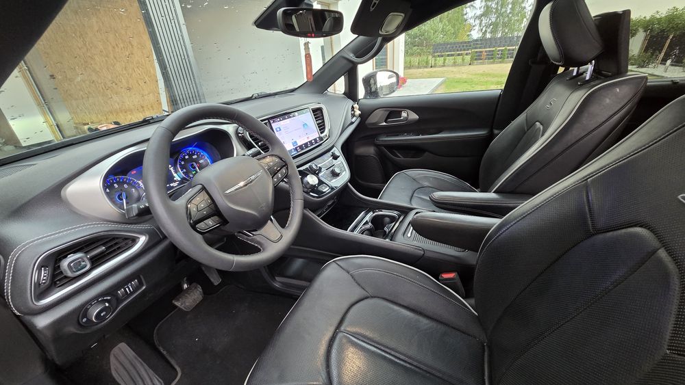 Chrysler pacifica limited S 2023 odkurzacz panorama jak nowy