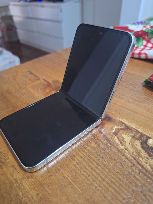 Samsung Z flip 5 256GB