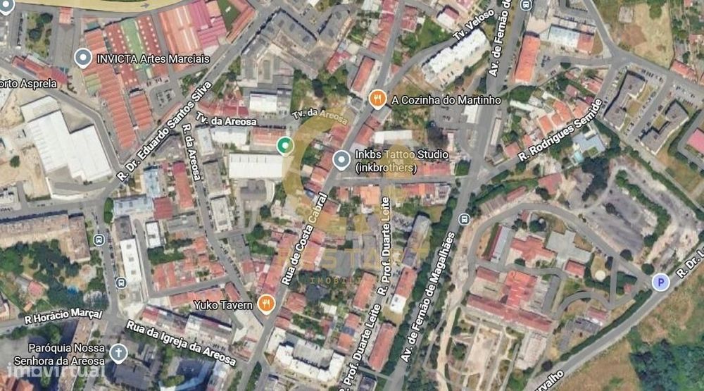 Studio T0 com varanda e lugar de garagem em Costa Cabral