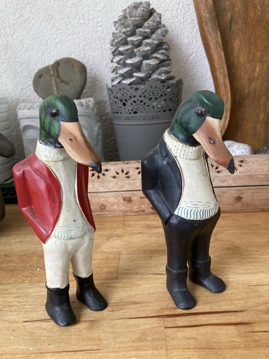 Figuras decorativas em madeira